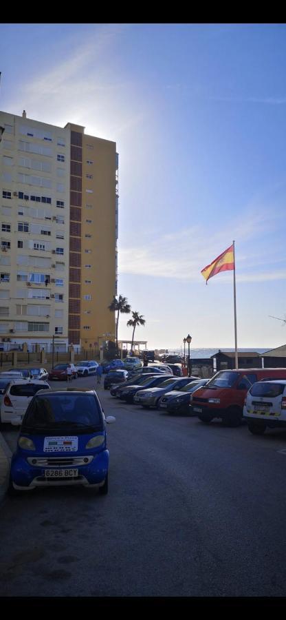 Studio On The Beach Front Lägenhet Málaga Exteriör bild