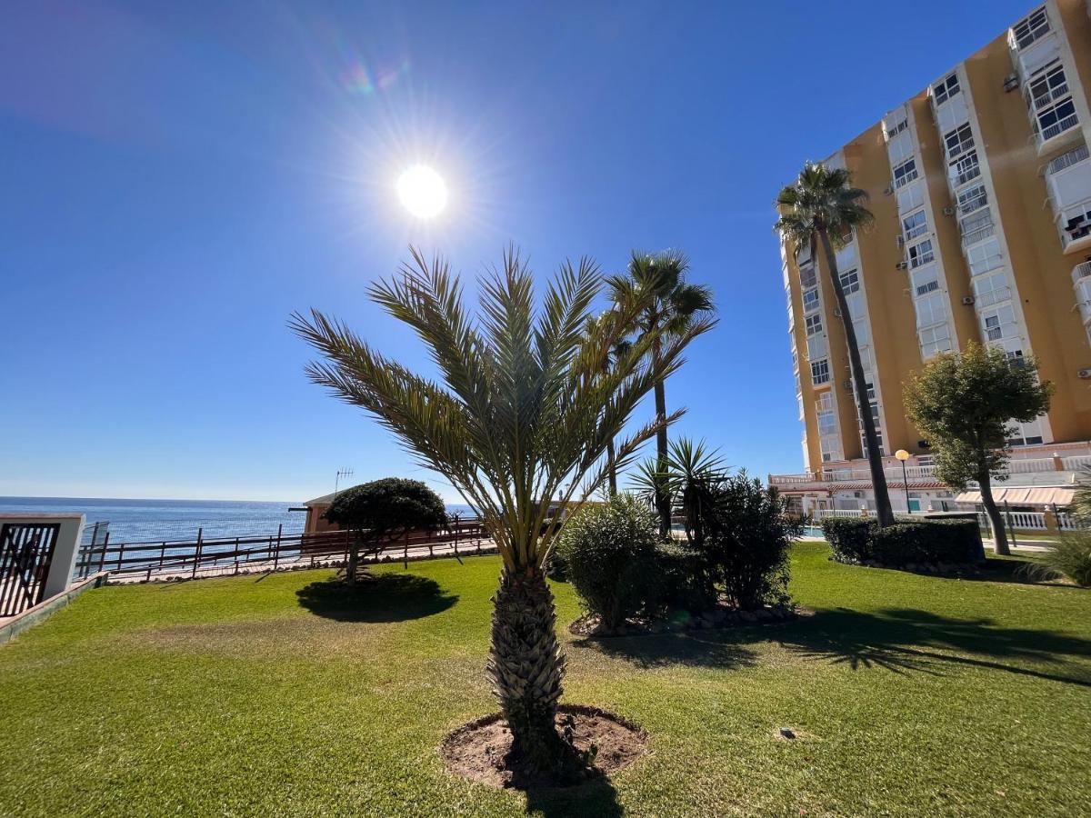 Studio On The Beach Front Lägenhet Málaga Exteriör bild